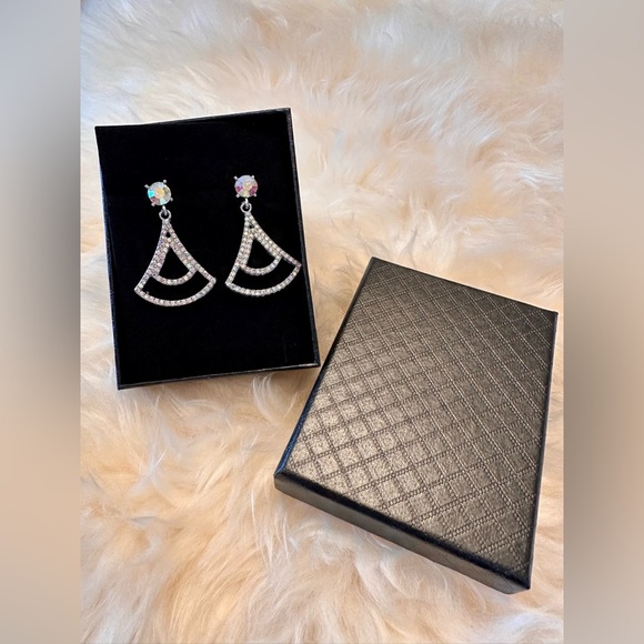 Jewelry - NWT AB rhinestone chandelier pierced earrings